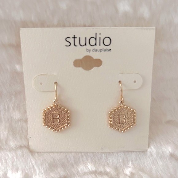 NWOT Studio by dauplaise Gold tone Initial Letter B Fishhook Earrings - Picture 2 of 3